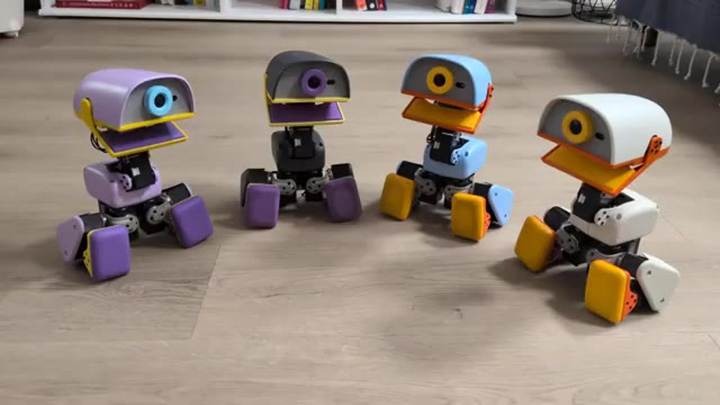 【動画】4体のアヒル型ロボット「Microduck」が魅せる即興合唱 Hugging Face傘下Pollen Robotics