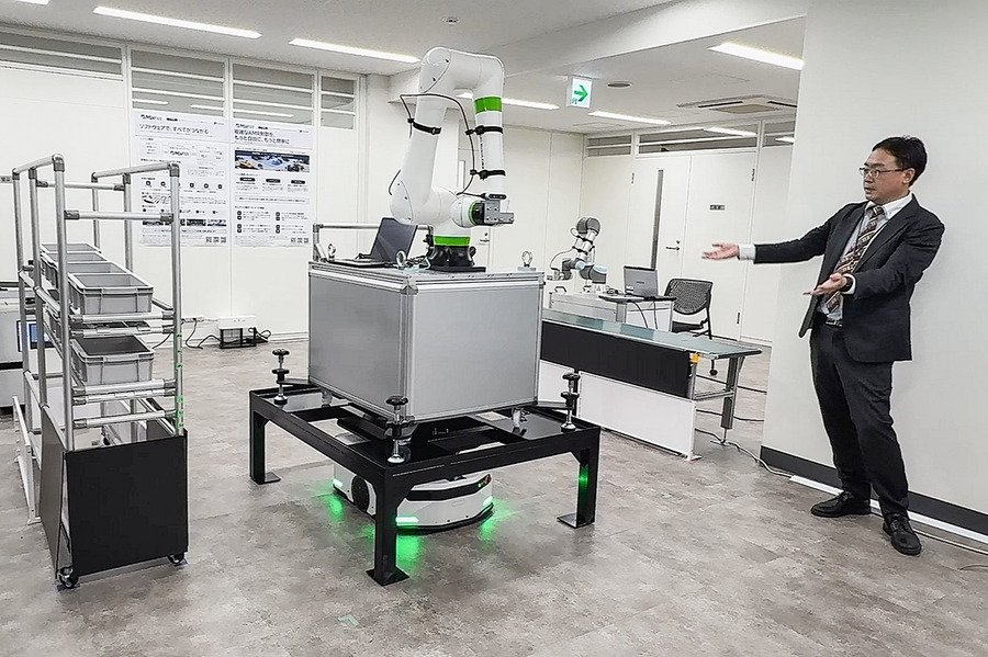富士ソフトが異なるメーカーの搬送ロボットを統合管理　「MixFlit」の実機デモを新設「名古屋Lab」で公開