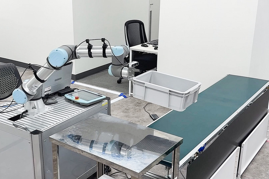 富士ソフトが異なるメーカーの搬送ロボットを統合管理　「MixFlit」の実機デモを新設「名古屋Lab」で公開