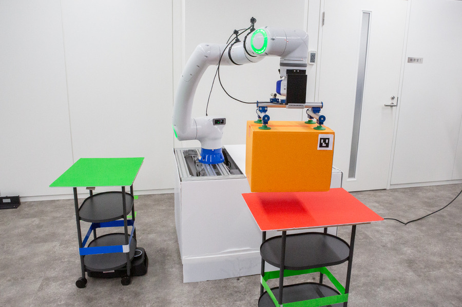 富士ソフトが異なるメーカーの搬送ロボットを統合管理　「MixFlit」の実機デモを新設「名古屋Lab」で公開