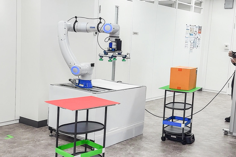 富士ソフトが異なるメーカーの搬送ロボットを統合管理　「MixFlit」の実機デモを新設「名古屋Lab」で公開