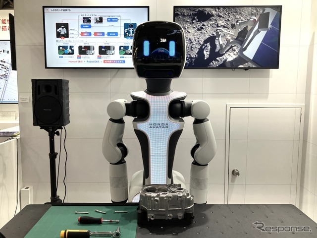 ホンダ・アバターロボット（CEATEC 2026）。写真右上のディスプレイ画面は月面を想定