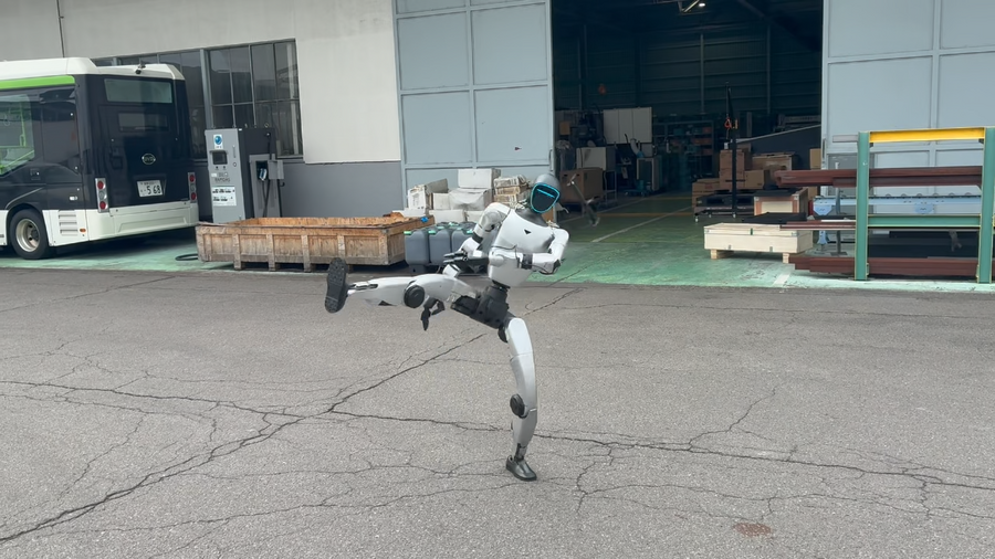 キックをする宮澤ノア