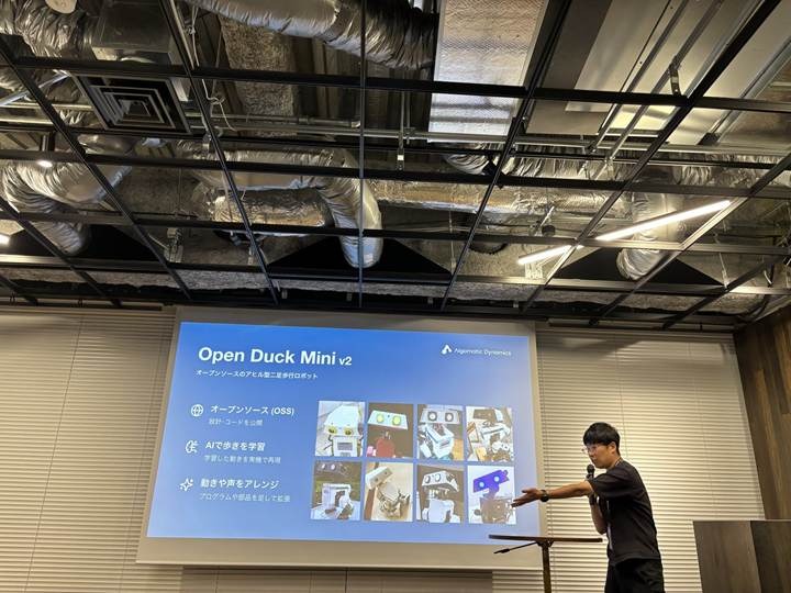 Open Duck Mini v2の3つの特徴（オープンソース、AIで歩き方を学習、動きや見た目をアレンジ）
