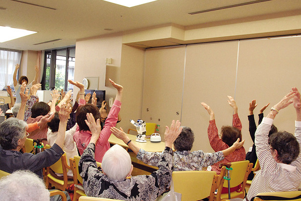 レクの時間に体操を行うパルロ