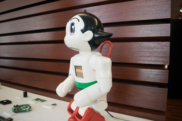 ソニーは来春「AIBO」で再参入。トヨタ、NTTなど「国内大手20社」のロボット事業の動向を一挙紹介