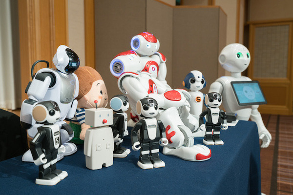 米州開発銀行 (IDB)主催の「日本・中南米ビジネスフォーラム」レセプションで日本のロボットがお出迎え