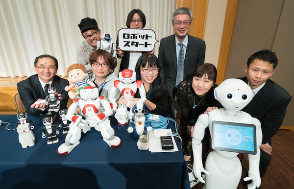 米州開発銀行 (IDB)主催の「日本・中南米ビジネスフォーラム」レセプションで日本のロボットがお出迎え