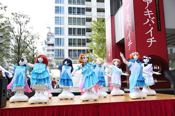 アキバハロウィンでロボライブオンステージが開催されました