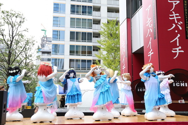 アキバハロウィンでロボライブオンステージが開催されました