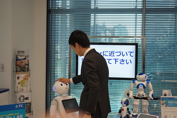 みずほ銀行八重洲口支店で2月17日までに「ロボット複数台連携体験」をしてみよう