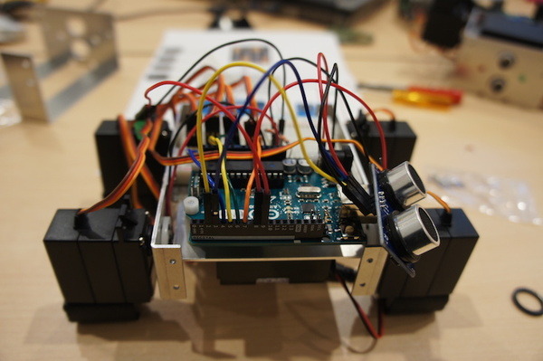 ロボコミの教材ロボット「AR-01」を作ってみました