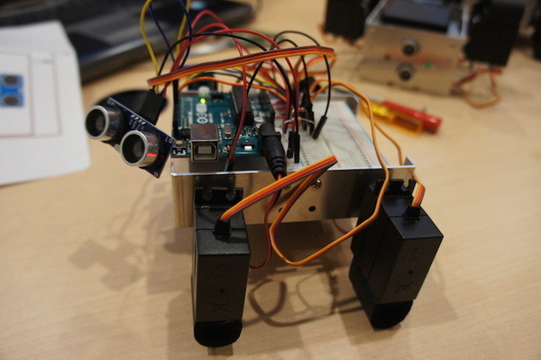 ロボコミの教材ロボット「AR-01」を作ってみました