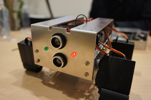 ロボコミの教材ロボット「AR-01」を作ってみました