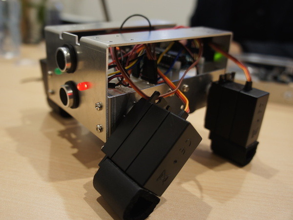 ロボコミの教材ロボット「AR-01」を作ってみました