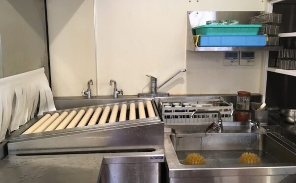 ライフロボティクスの協働ロボット「CORO」が吉野家の食器洗浄工程へ導入