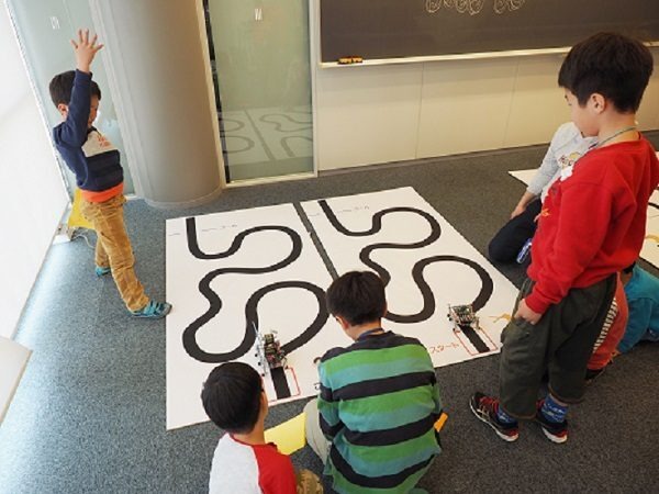 芝浦工業大学、ロボット・コンピュータを使ったゲームやプログラミング体験など、技術に触れて楽しむ地域の子ども向け親子イベント “ちびらぼ”を実施