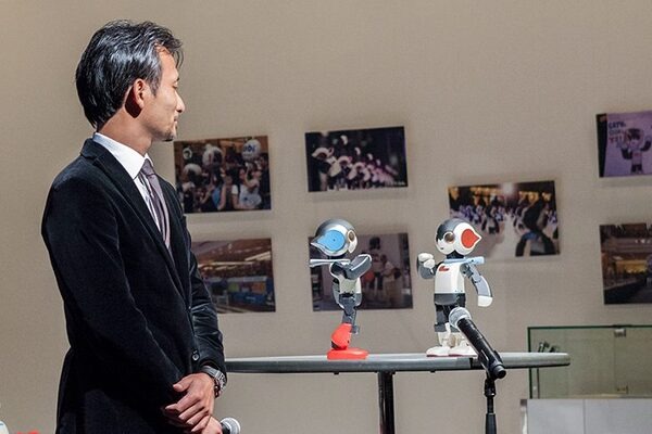 ロビ2の新機能や開発にかけた想い、人工知能やキャラクターロボットについて語る「ロボットクリエイター高橋智隆氏トークショー」