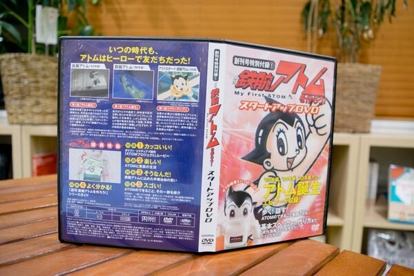 本日発売「週刊鉄腕アトムを作ろう！」創刊号を開けてみた！ 限定DVDやATOMの設計図ポスター付きで「830円」