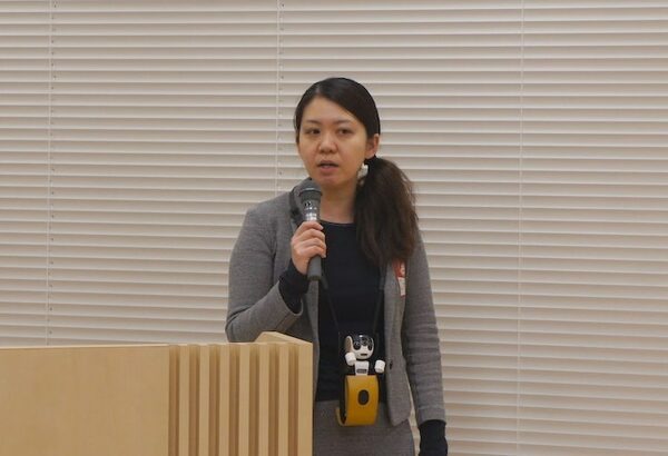 ロボホン「第2回認定開発パートナーオフ会」が開催！ SDKは英語・中国語対応、ロボホン専用「盗難防止台」の試作も