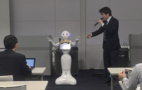 デジタルハリウッド　サービスロボティクス専攻（よしもとロボット研究所＆ペッパーズ）の授業が行われました