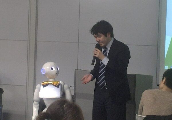 デジタルハリウッド　サービスロボティクス専攻（よしもとロボット研究所＆ペッパーズ）の授業が行われました