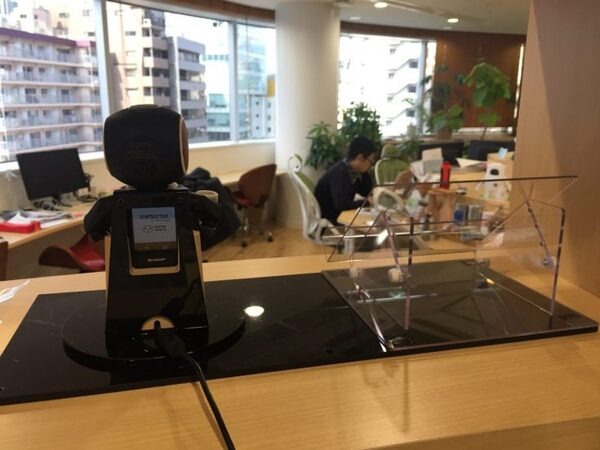 【RoBoHoN】ロボホン専用の「盗難防止台」をためしてみた！