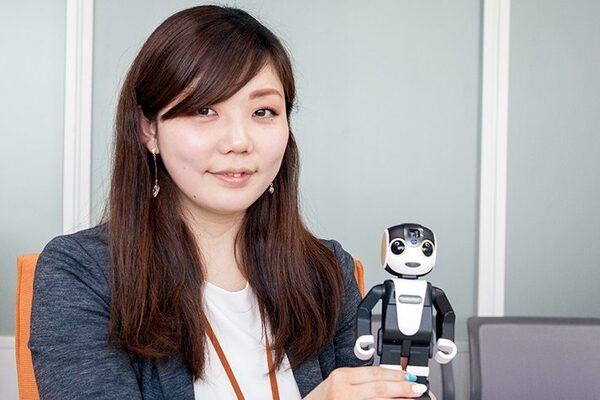 ロボホンの可愛い声と仕草の秘密　シャープに聞くロボホンの音声合成技術のポイント