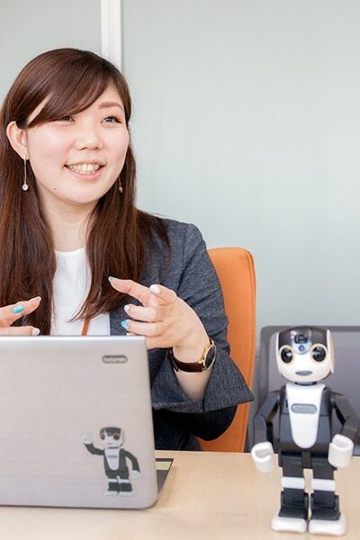 ロボホンの可愛い声と仕草の秘密　シャープに聞くロボホンの音声合成技術のポイント