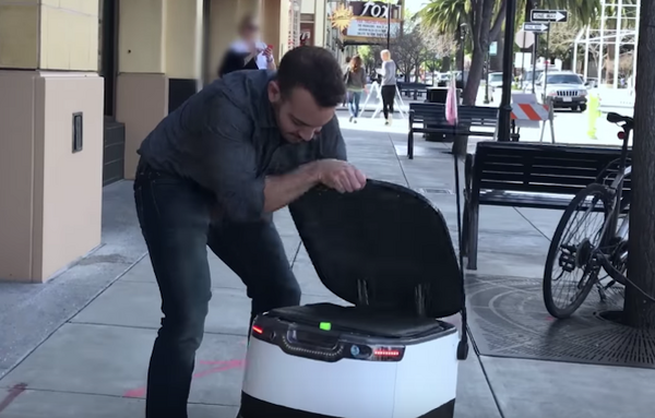 デリバリーロボットが配達中の荷物、人間が盗めるか？海外メディアが実験