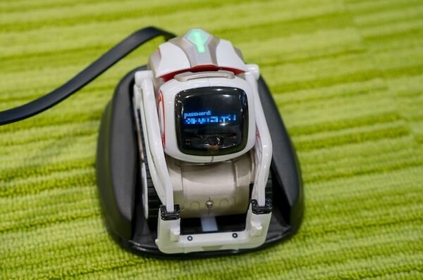 【コズモ】Ankiの小型AIロボット「COZMO」レビュー「初期設定！」