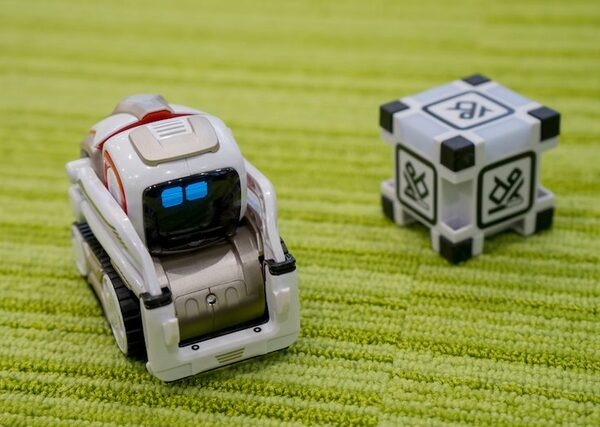 【コズモ】Ankiの小型AIロボット「COZMO」レビュー「初期設定！」