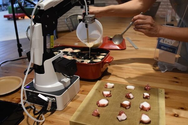ロボットとの未来を考えるStartup Weekend Tokyo Roboticsが開催。優勝は自動たこ焼き機ロボット