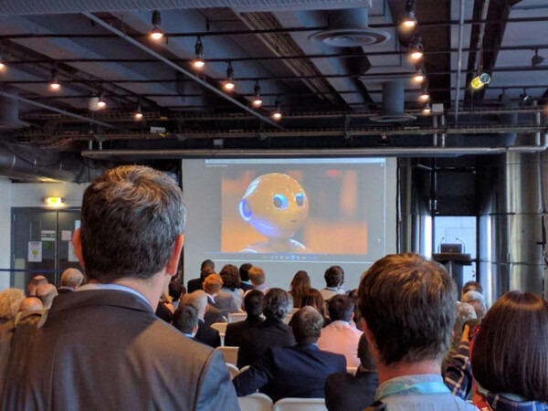 さすがフランス、ダンスもかっこいい！ フランスで開催された「Pepper World Paris 2017」レポート！