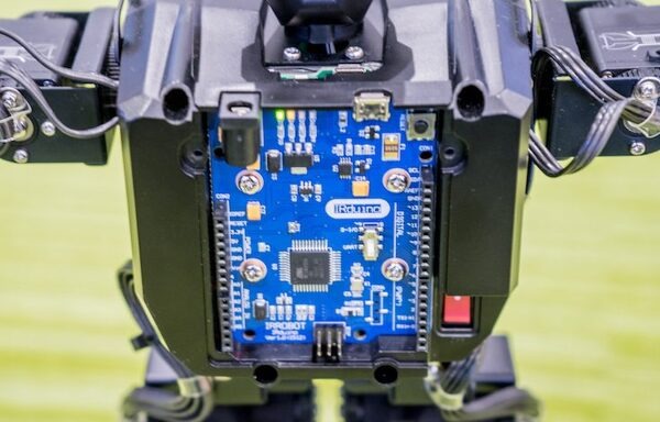 Arduino互換ボード搭載のヒューマノイドロボット「IRONBOY」がやってきた