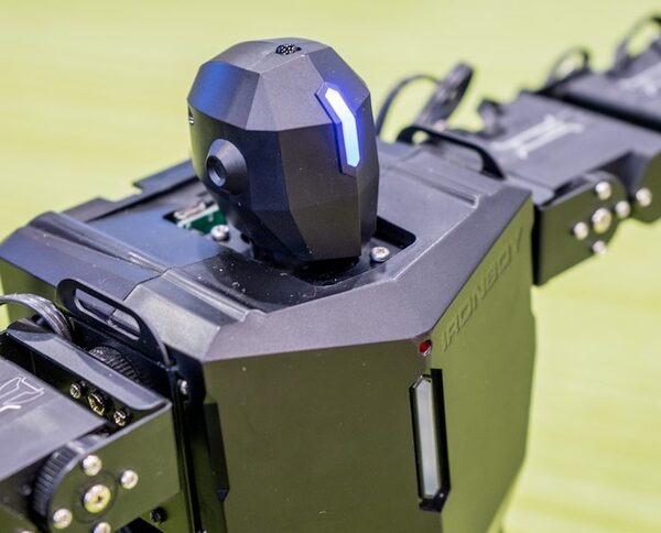 Arduino互換ボード搭載のヒューマノイドロボット「IRONBOY」がやってきた