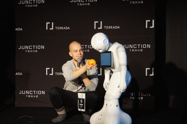 Junction Tokyoハッカソン開催! 最優秀賞はPepperを使って食べ物の無駄を減らすアプリ