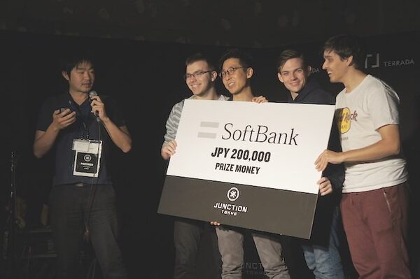 Junction Tokyoハッカソン開催! 最優秀賞はPepperを使って食べ物の無駄を減らすアプリ