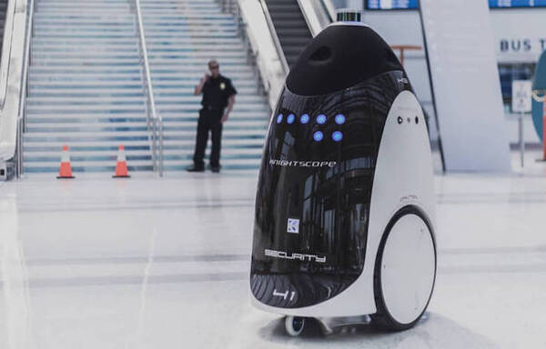 まさにロボコップ！Knightscopeの警備ロボットK5が見事な仕事！
