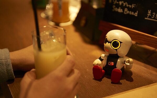 待望のトヨタのコミュニケーションロボット「KIROBO mini」、明日5月10日13時から予約受付開始！