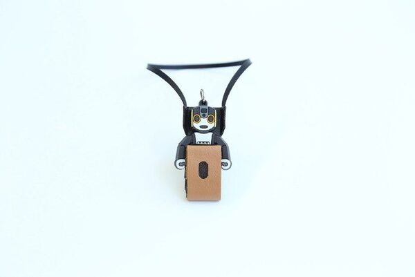 シャープのロボホン、1周年記念プロジェクトで限定アイテムを販売開始！ 記念スーツやロボホン用小物も