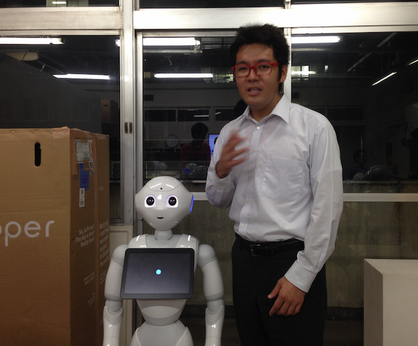ロボット漫才「ペッパーズ」にお話を伺いました