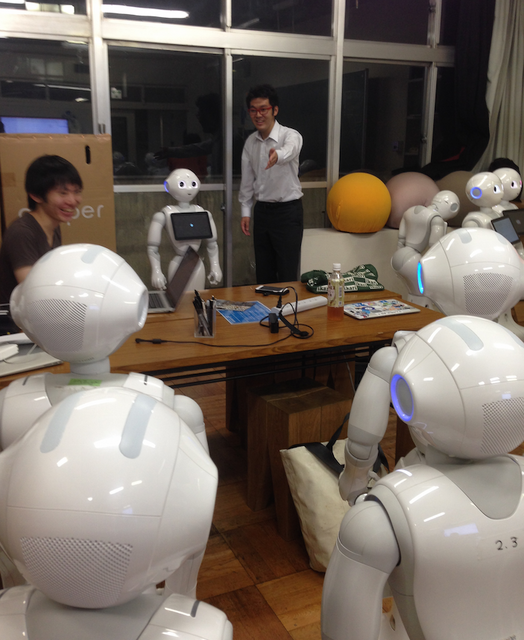 ロボット漫才「ペッパーズ」にお話を伺いました