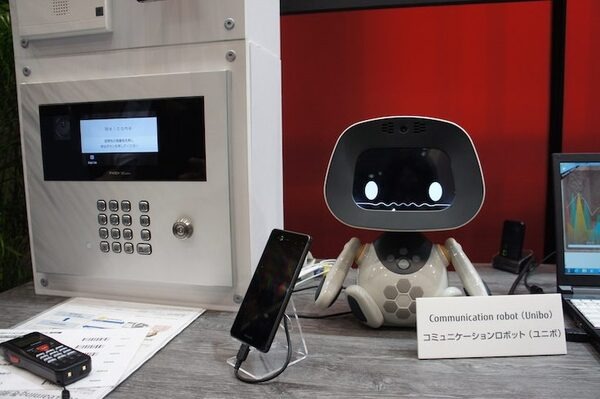 【富士通フォーラム 2017レポート】ロボットクラウドプラットフォームの発表やロボピンの様々な活用法