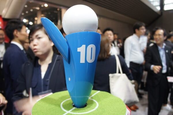 【富士通フォーラム 2017レポート】ロボットクラウドプラットフォームの発表やロボピンの様々な活用法