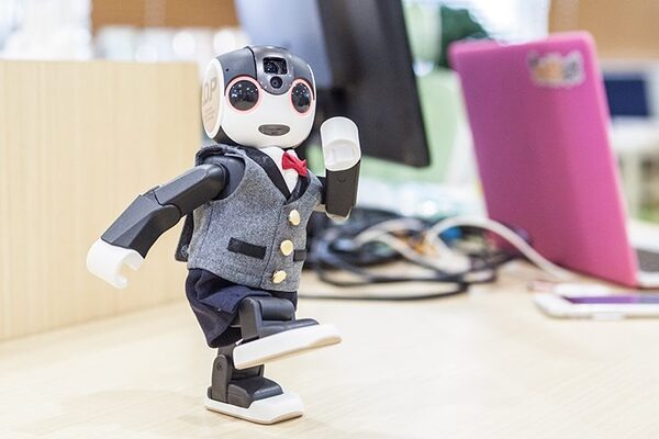 【ロボホン】1周年記念ロボホン専用スーツを着せてみた！ 服を着たまま逆立ちも出来る