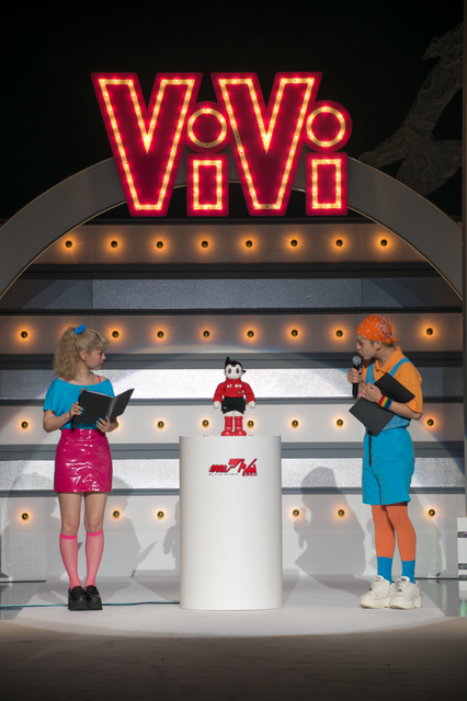 女性向けファッションイベント「ViVi Night in TOKYO」にATOMが出演！ ロボユニ製作の独自のファッションを披露
