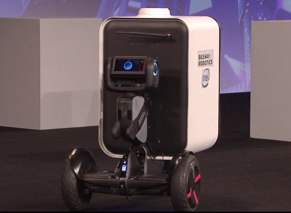 セグウェイロボティクスが開発したロボット「Loomo」、移動性能が凄い！