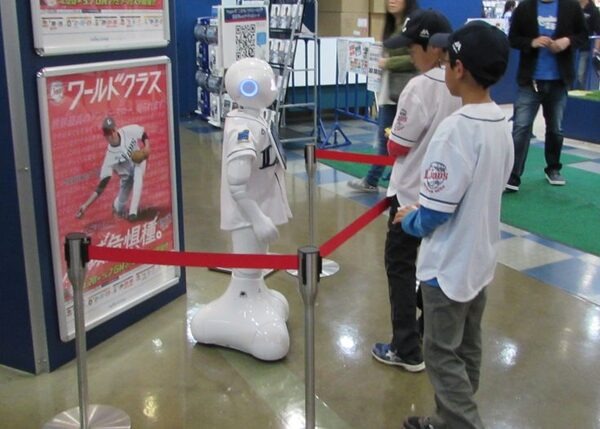 ロボットのユーザー体験を最大化する方法とは？ 埼玉西武ライオンズ導入「モノマネPepper」開発のアイネスに学ぶ