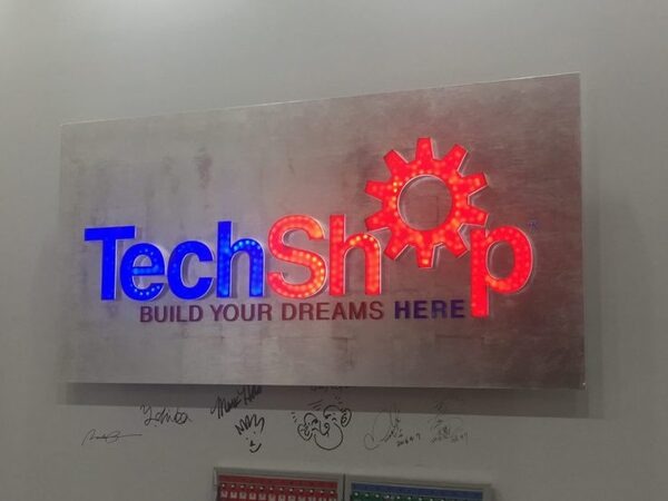 赤坂にある「TechShop Tokyo」で、ものづくりとロボピンを体験してみた！